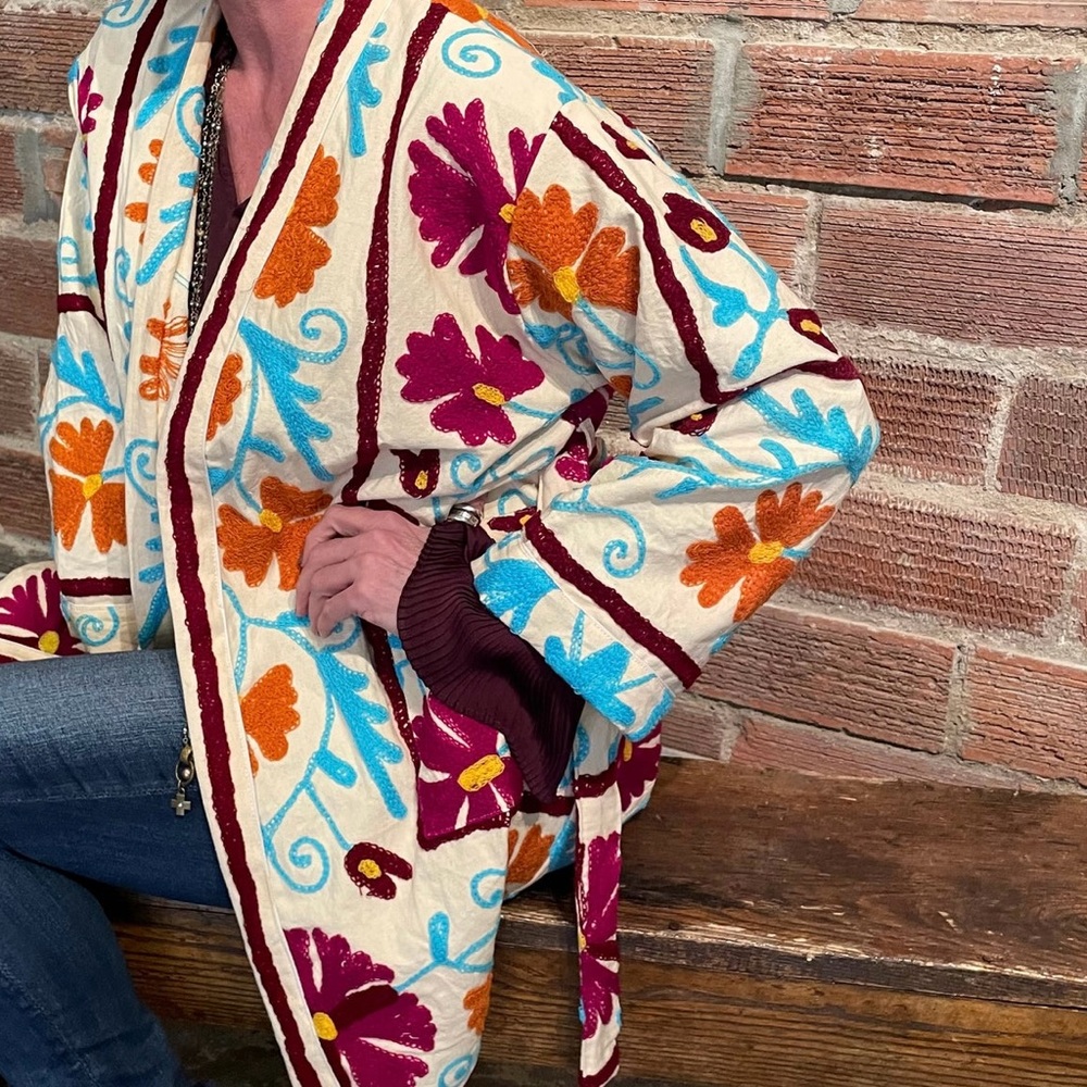 Hand Embroidered Suzani Robe. - Picture 4 of 6